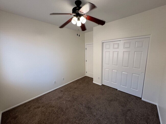 Building Photo - 4133 E Cherry Hills Dr