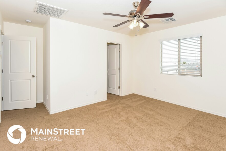 Building Photo - 1883 Metamora St