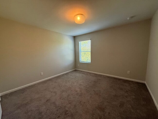 Building Photo - Updated 3 Bedroom Townhome with Harrisburg Schools