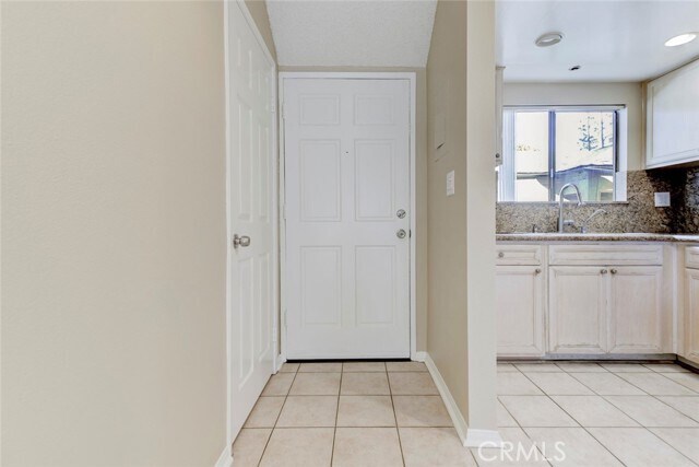 Building Photo - 635 E Angeleno Ave