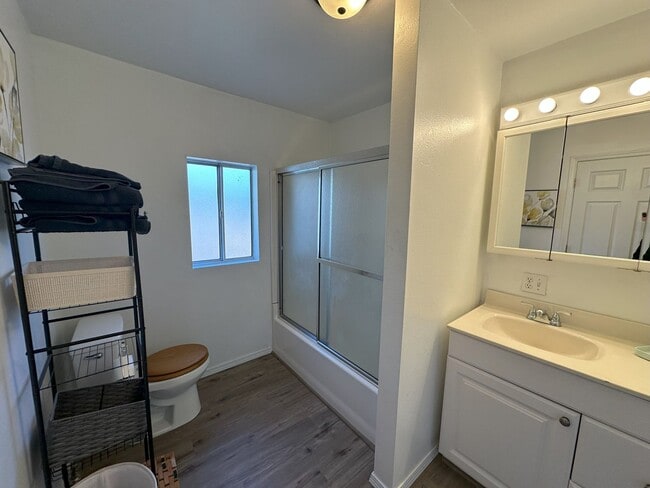 Building Photo - 3 Bedroom 1 Bath House