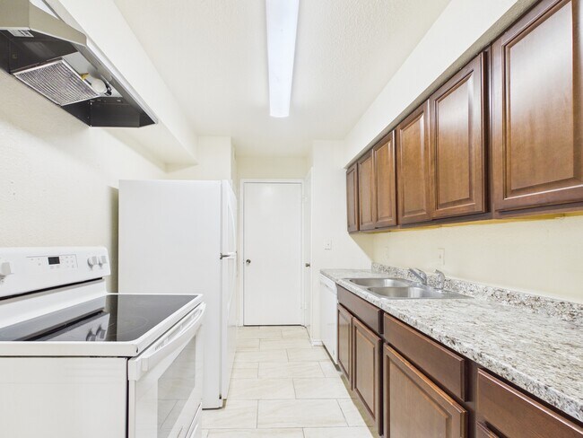 Building Photo - 9700 Leawood Blvd