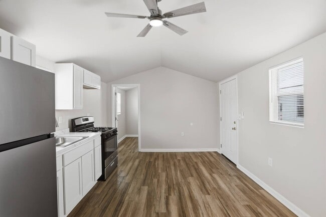 Building Photo - 22600 Middlebelt Rd