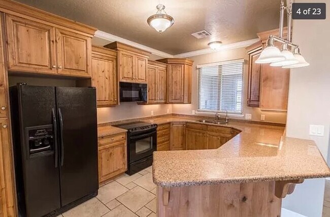 Building Photo - 810 S Dixie Dr
