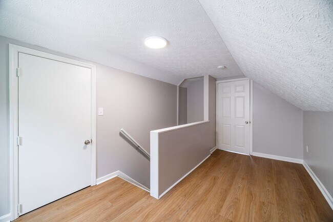 Building Photo - 2204 Howey Rd