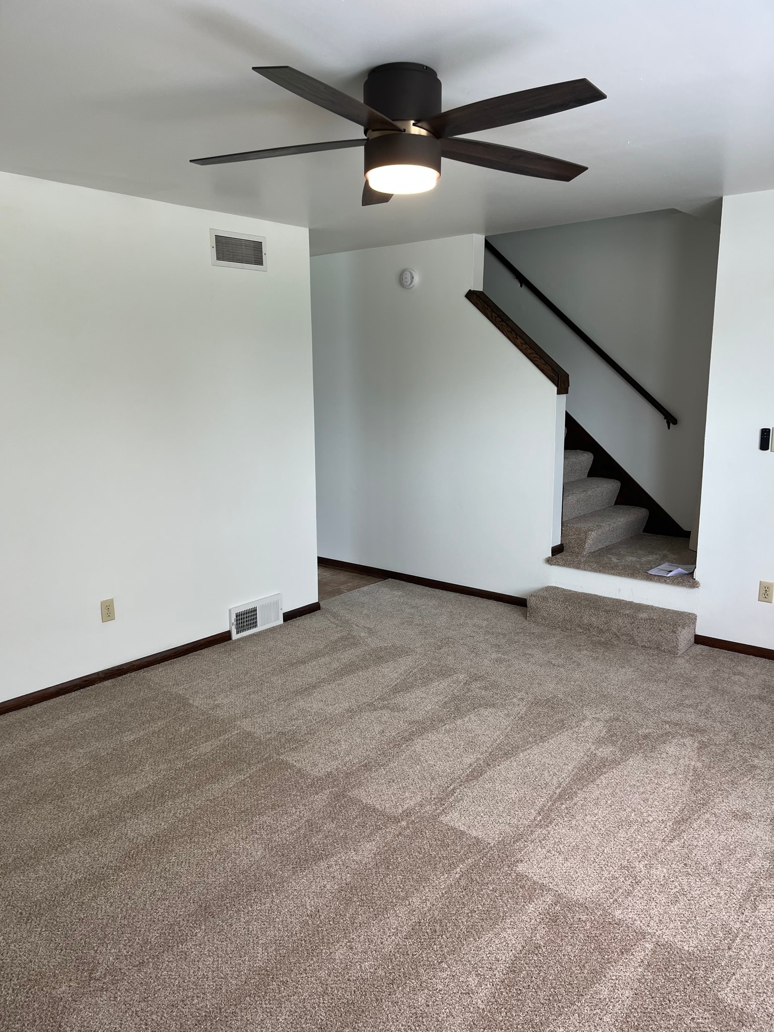 Building Photo - 9126 Broadway Dr