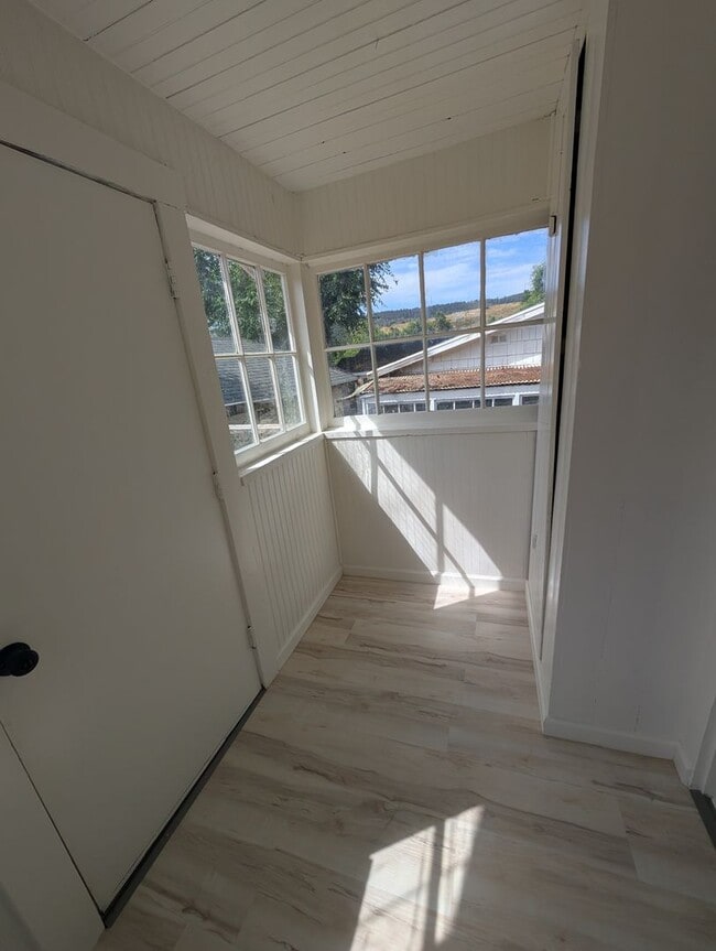Building Photo - 2 Bedroom 1 Bath House