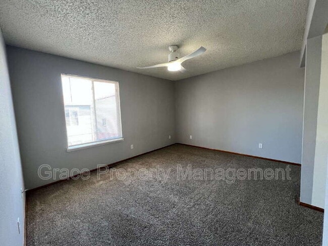 Building Photo - 10030 Umatilla Way