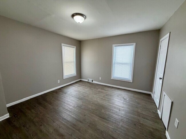 Building Photo - 97 Fairgrove St