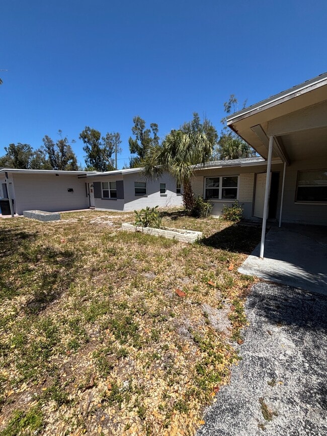 Building Photo - 172 38th Ave SE