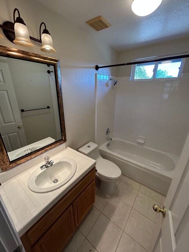 Building Photo - Spacious 4 Bed 3 Bath Home in Garin Community