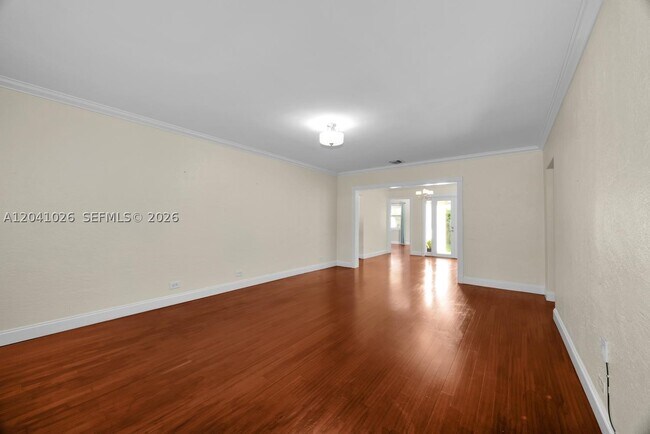 Building Photo - 829 Medina Ave