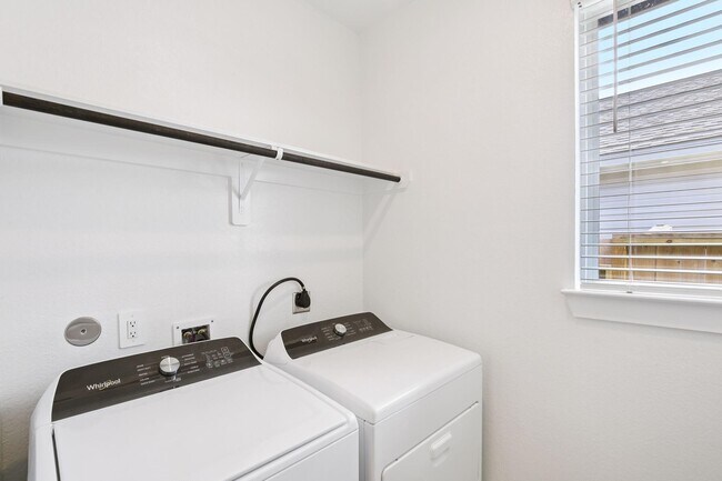 Building Photo - 6717 Chinapkin Oak Ln