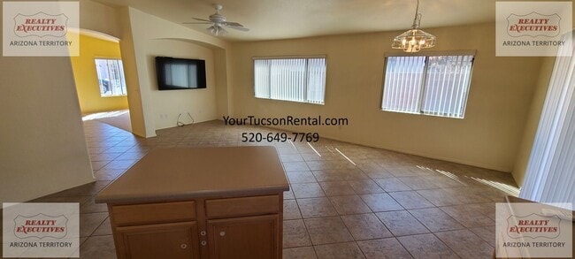 Building Photo - Starr Pass Shadows 4 bedrooms and 2 bathrooms