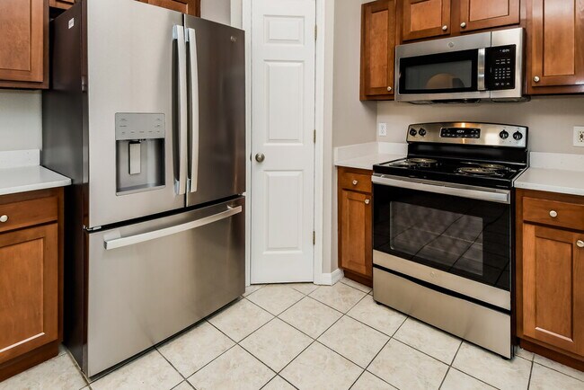 Building Photo - 65 Reeding Ridge Dr W