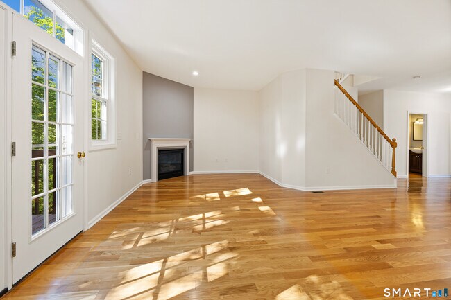 Building Photo - 6 Cypress Ln