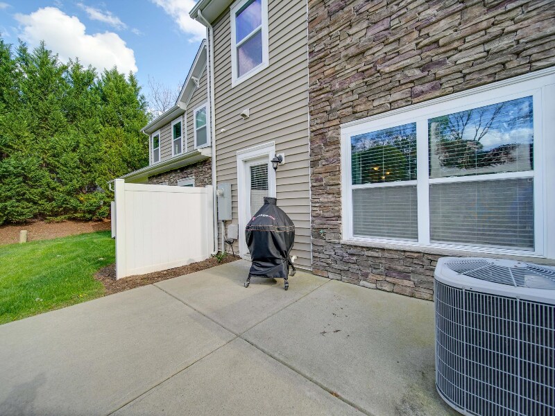 Building Photo - 5657 Tipperlinn Way