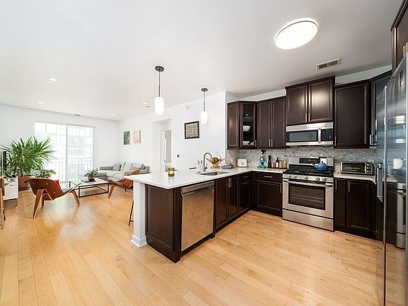 Building Photo - 443 2nd St