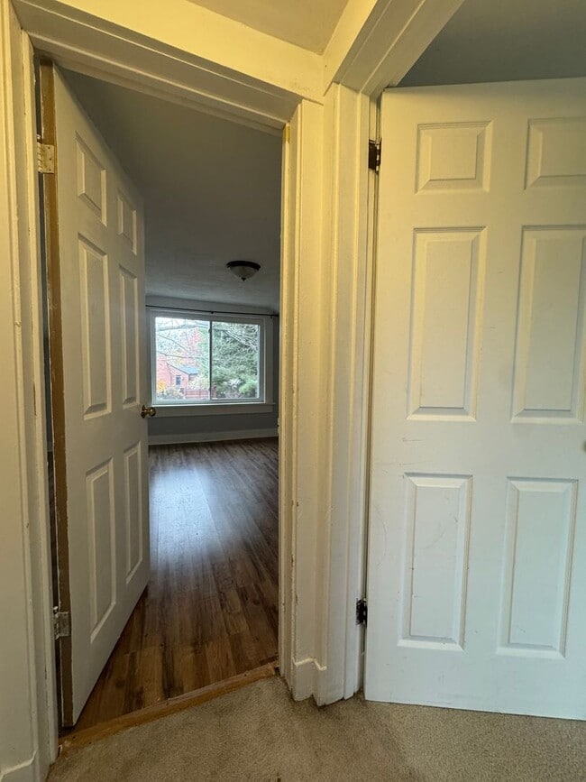 Building Photo - Spacious Private Oasis - 3 Bedroom 2 Bathr...