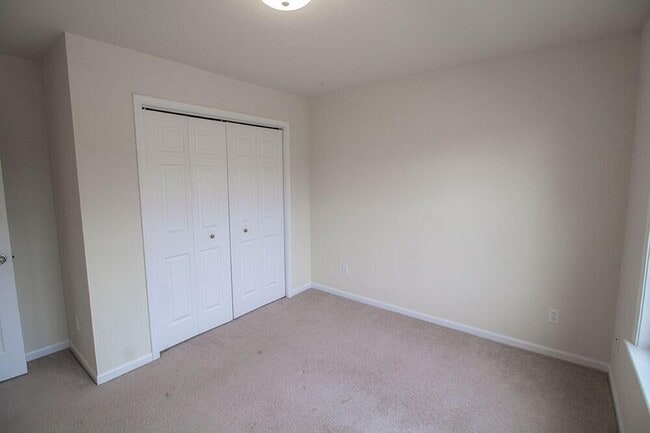 Building Photo - 1932 Center St