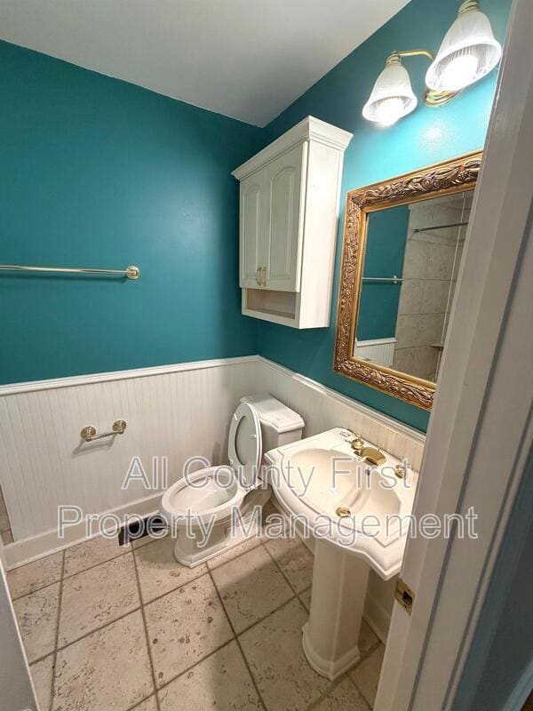 Building Photo - 2438 Kings Arms Dr