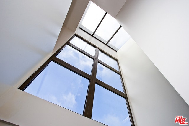 Building Photo - 1849 Fox Hills Dr