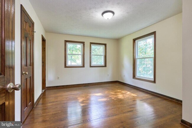 Building Photo - 8332 Hilltop Ave