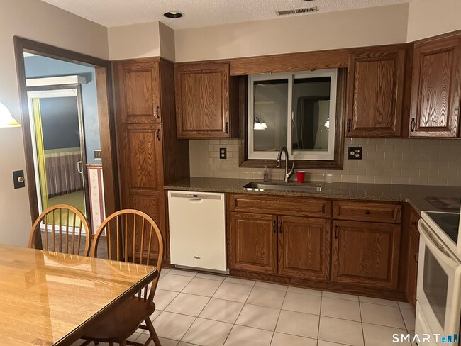 Building Photo - 35 Worcester Ave