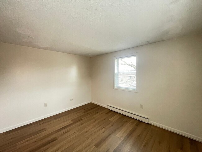 Building Photo - 183 Loudon Rd