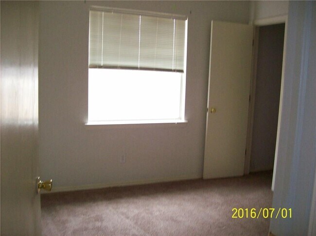 Building Photo - 11793 Corona Crest Ave