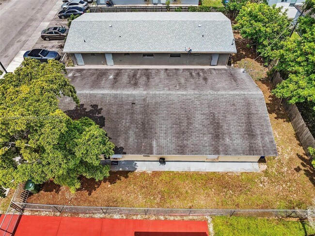 Building Photo - 2751 NW 14th Ct