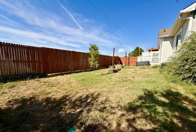Building Photo - 1724 Canary Pl