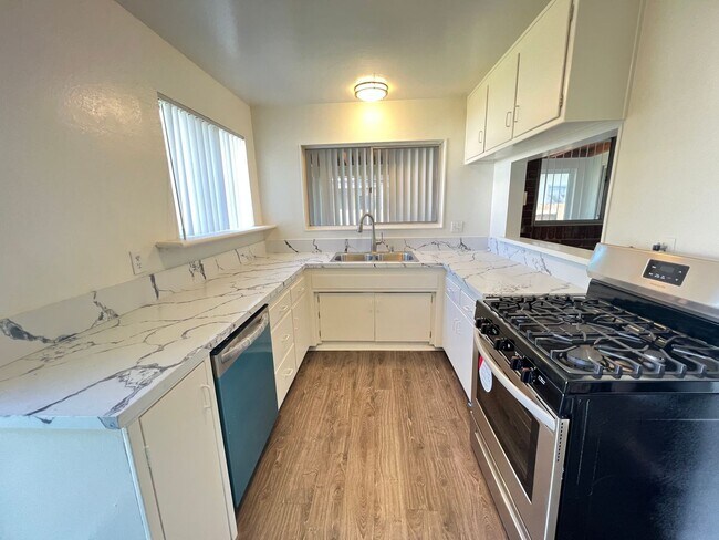 Building Photo - 5166