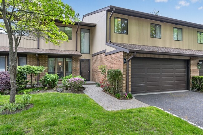 Building Photo - 36 Wimbledon Dr
