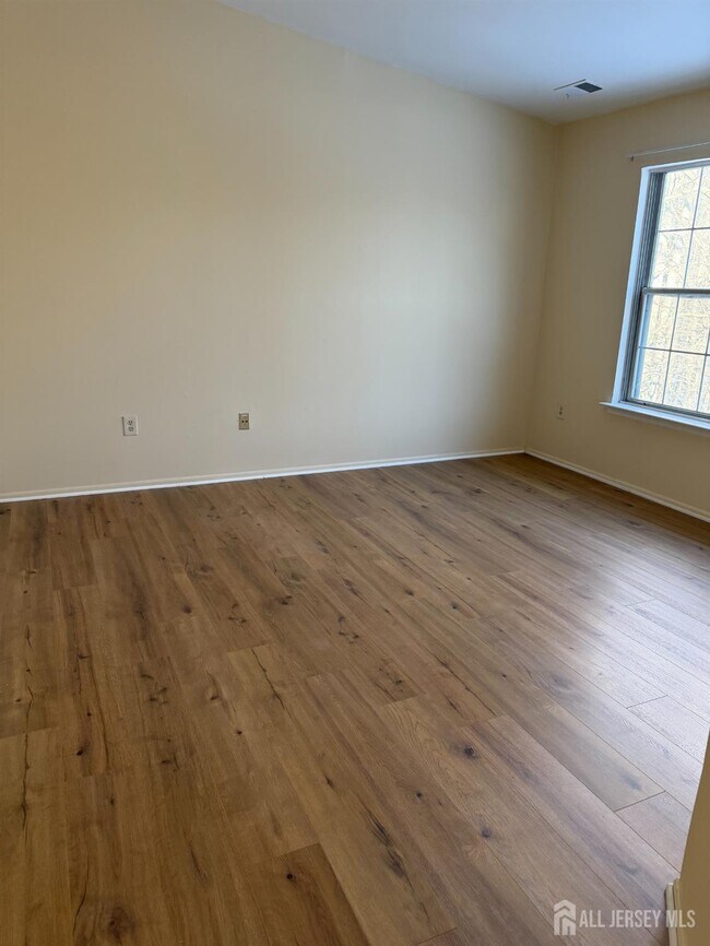 Building Photo - 5083 Beech Ct