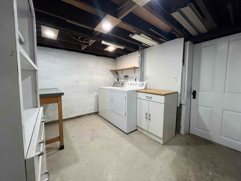 Building Photo - 142 Church St