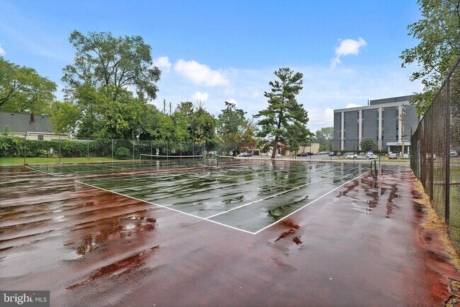 Building Photo - 2605 Huntington Ave