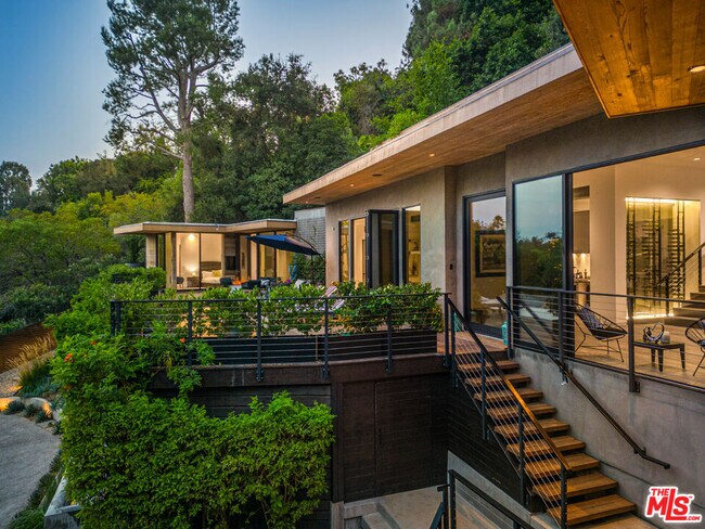 Building Photo - 727 N Beverly Glen Blvd