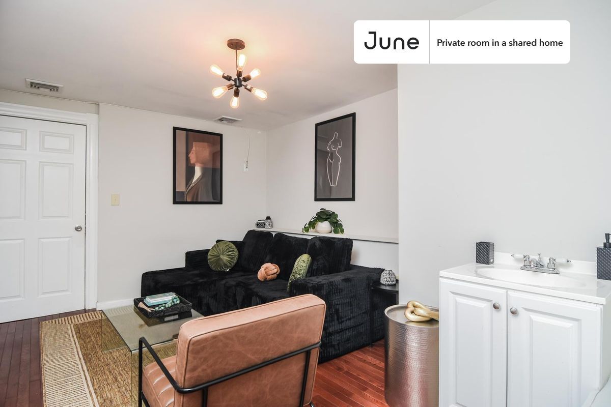 Building Photo - Room in Shared 7 bed/2 bath home in Allston