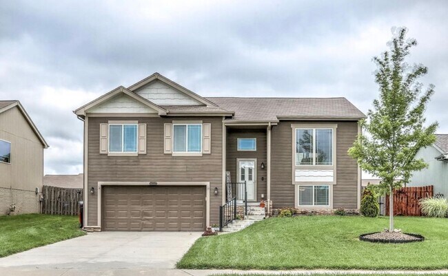 Building Photo - 13806 S 43rd Ave