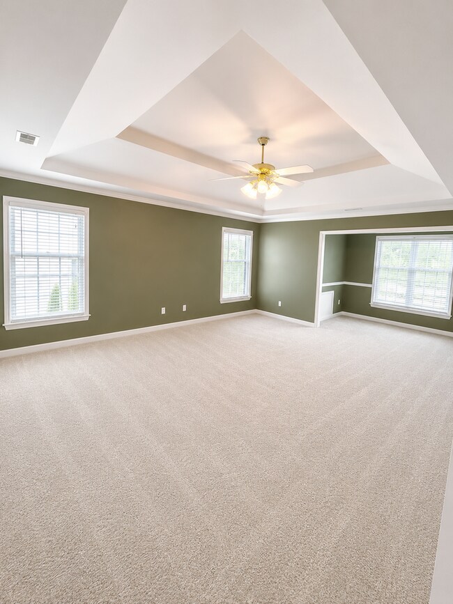 Building Photo - 4 bed/4.5 bath Overland Park Home with Multiple Entertainment Areas in Blue Valley