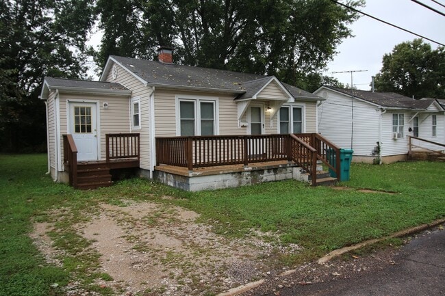 Primary Photo - 150 Modern St