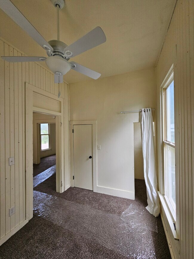 Building Photo - 1250 N Jefferson Ave