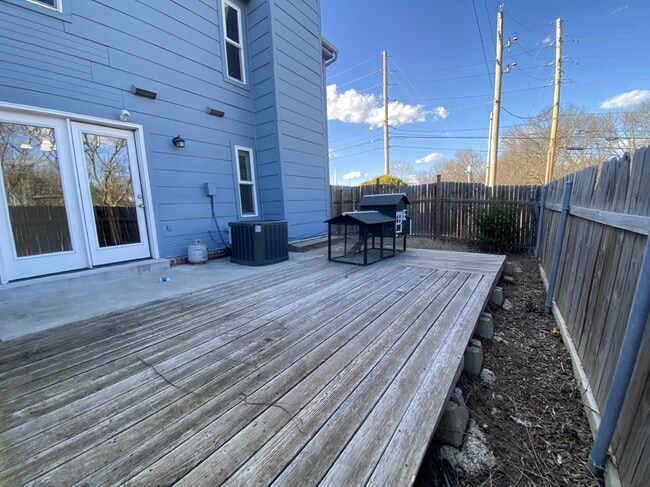 Building Photo - 9107 E 69th Pl