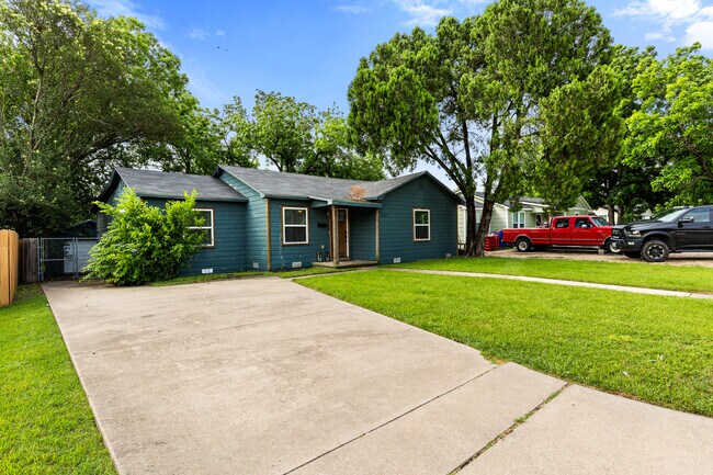 Building Photo - 3700 Charlton Ave