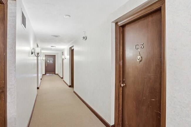 Building Photo - 209 Great Rd