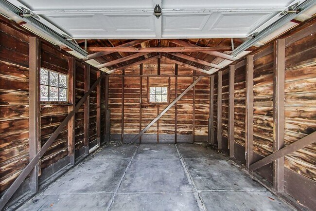 Building Photo - 2 Bedroom, 1 Bath + Office - Downtown Palo...