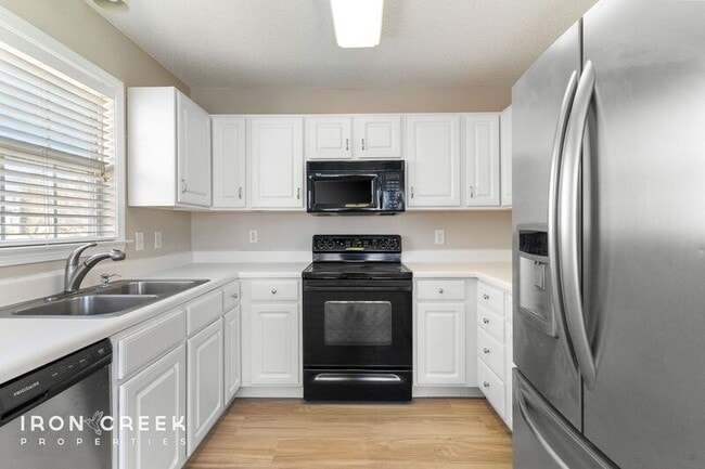 Building Photo - 89 Running Briar Rd