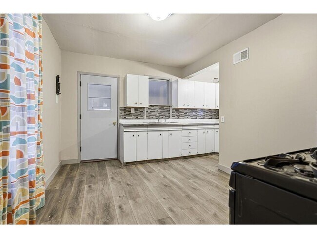 Building Photo - 3451 N Oliver Ave