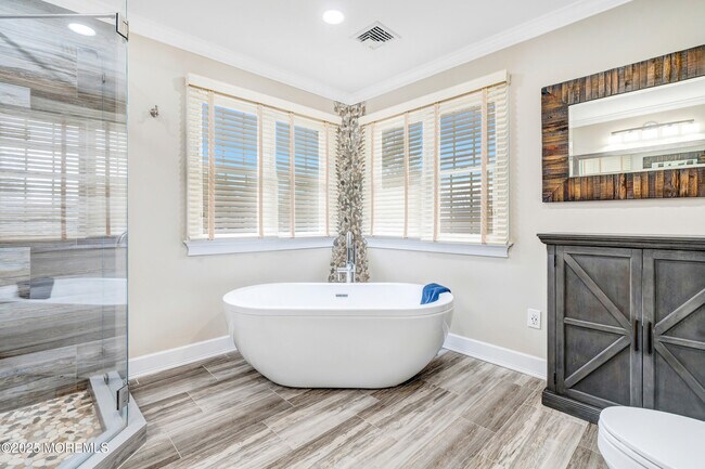 Building Photo - 909 Brookside Ave